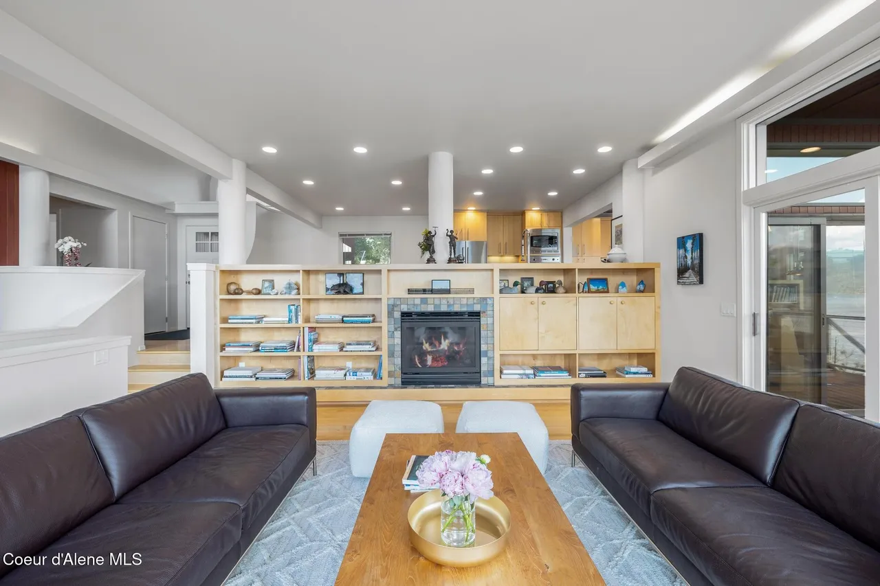 3086 E Point Hayden Dr - Fireplace - Before