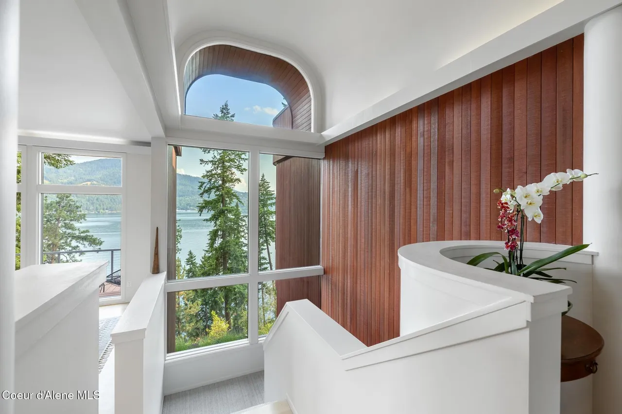 3086 E Point Hayden Dr - Handrail - Before